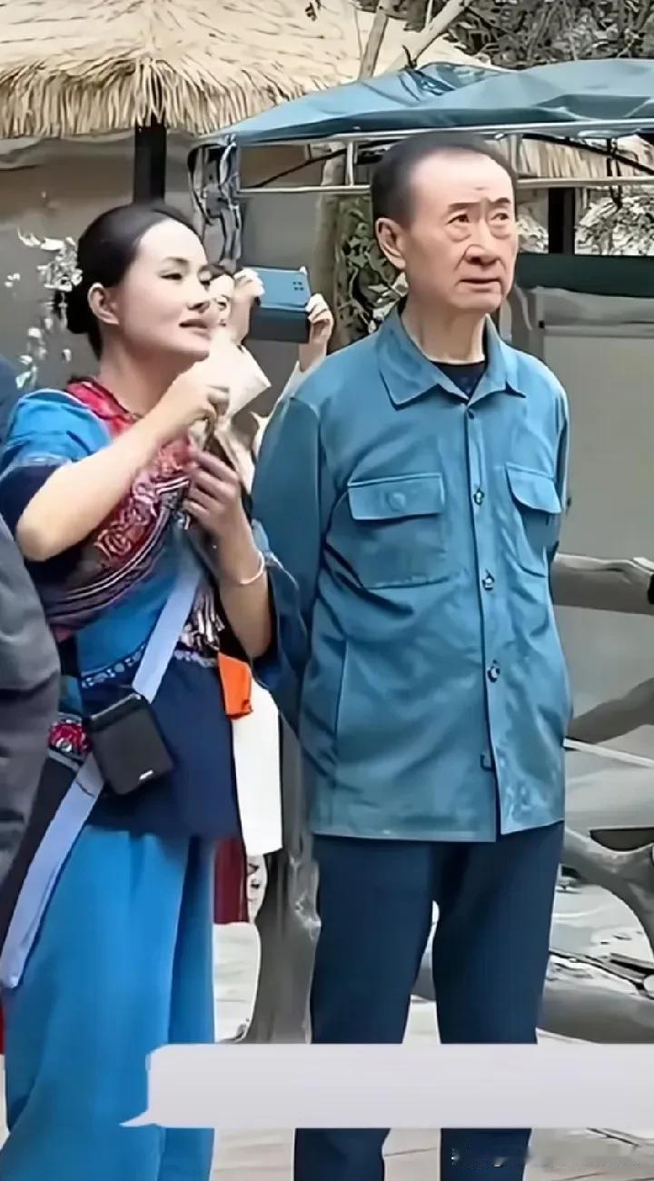 都说王健林现在依旧马不停蹄，奋战在第一线，最近又去贵州考察文旅项目，穿着接地气，