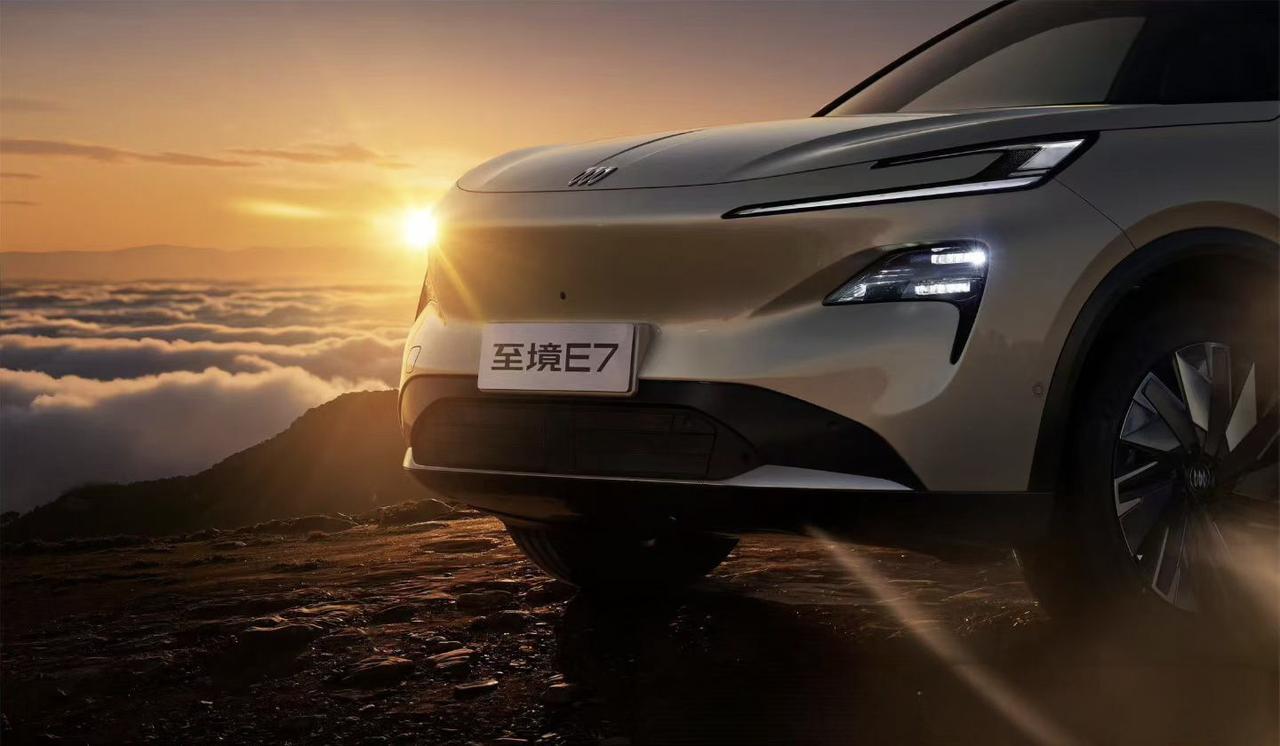 别克至境e7
别克至境的新车跟下饺子一样，出的好快啊。
俺记得至境L7还是半年前