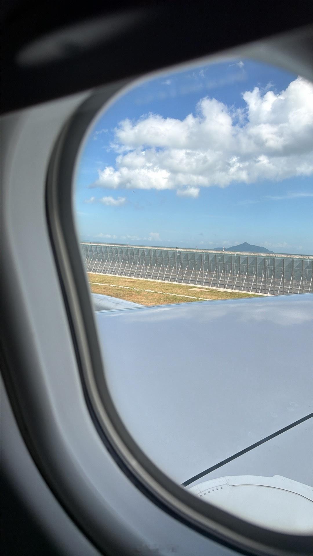 落地香港，星宇之旅结束，送了一堆周边还挺可爱，主要是这卤肉饭真的好吃 香港·香港