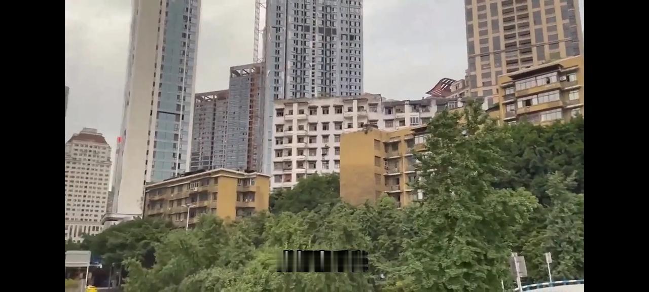 成都嘉禾兴，一个名不见经传的小房企，开始将旗下在售楼盘提价2%。这真把买房人当冤