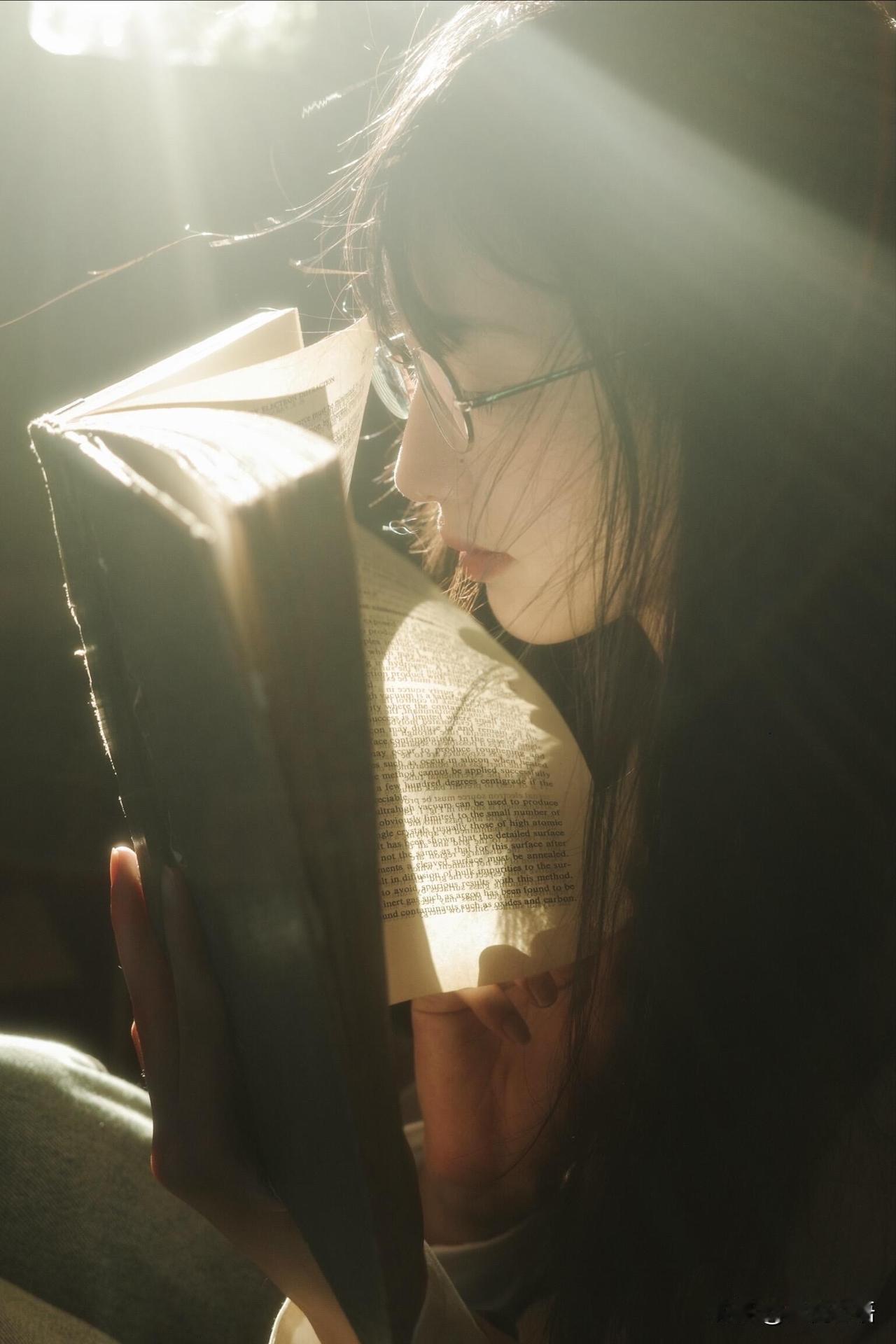 今年特喜欢“爱自己”这个词，
说出来就觉得，终于跟自己和解了。

总把爱自己和满