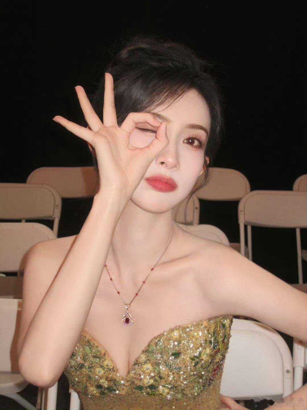 孟子义认证姜桃花是美强惨孟子义讲拍姜桃花时一直在生病，真的好敬业 。剧里姜桃花的