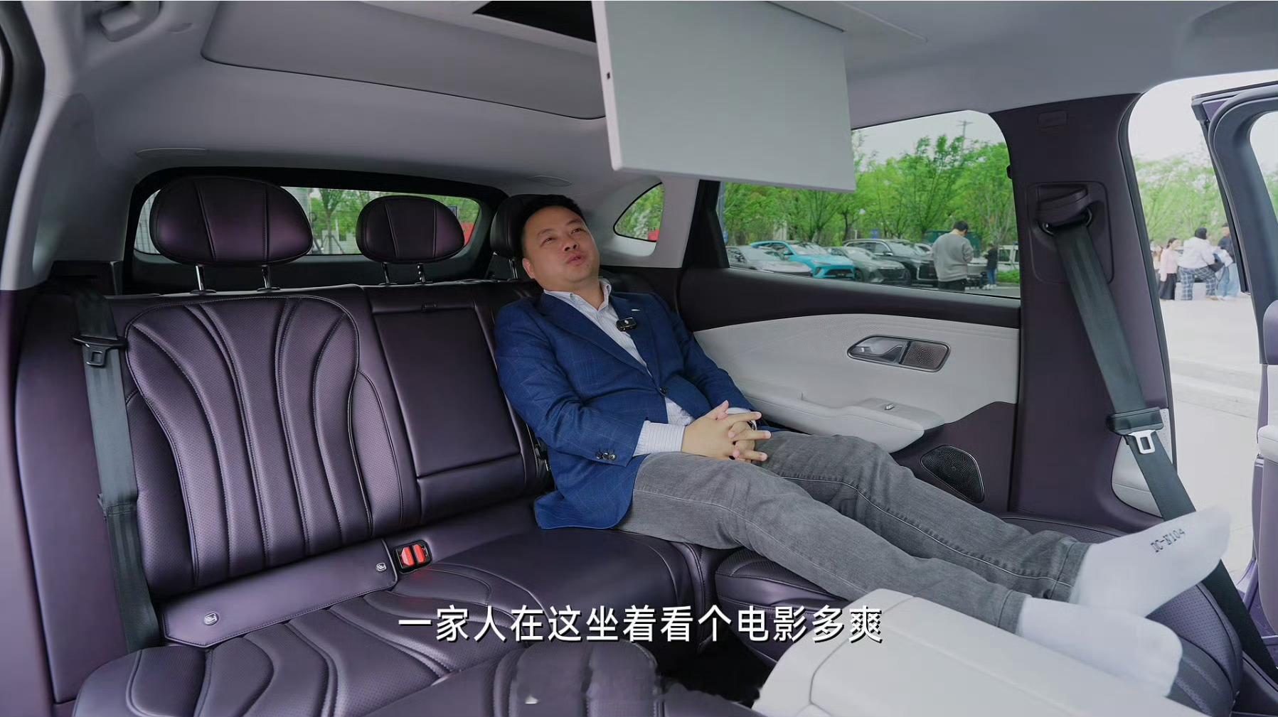 李学用欢迎大家来躺平体验了风云T9L的躺平空间，是不是因为你个子不高，才显得车里