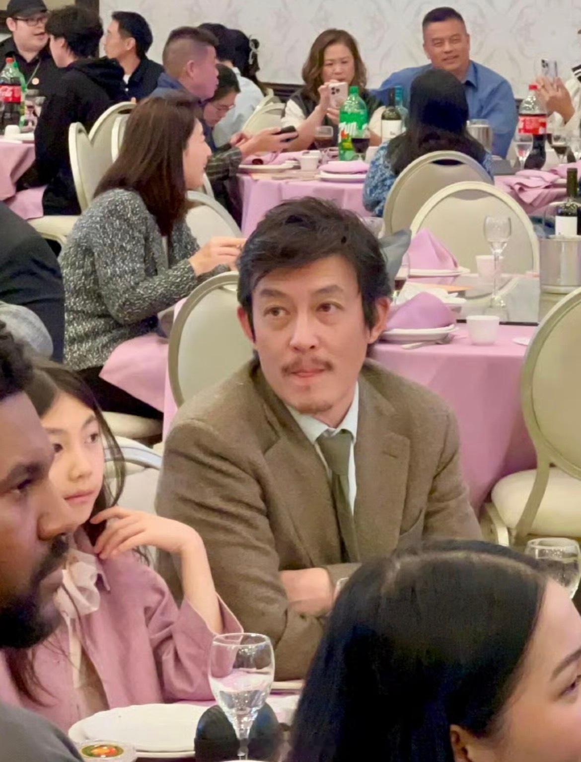 陈冠希撞脸毛利小五郎什么毛利小五郎？我看这陈老师怎么有点赵本山的感觉呢