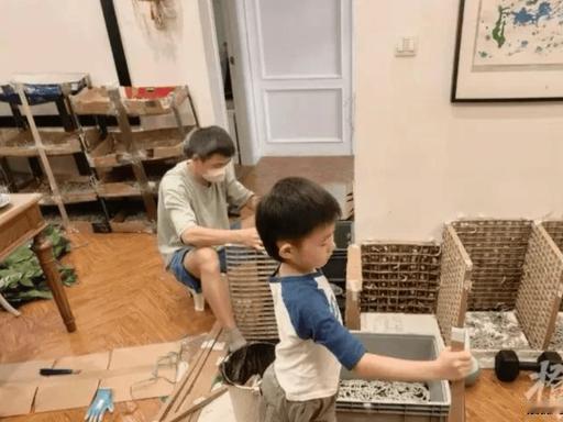 “开眼了！”5月19日报道，湖北武汉，一6岁男孩想亲手做床蚕丝被，他父母得知后，
