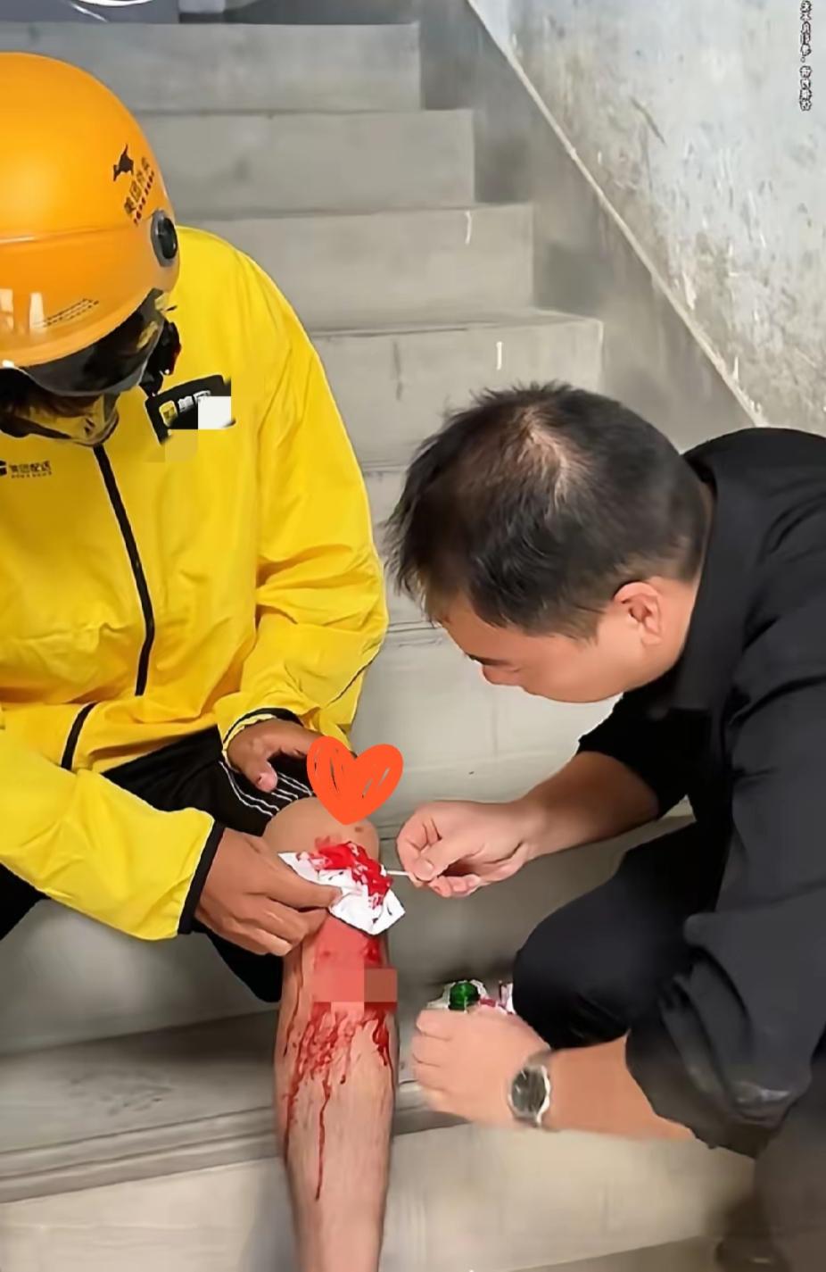 外卖小哥打电话恳请男子到2楼拿外卖，住在5楼的他满肚子疑惑——都到2楼了，咋就不