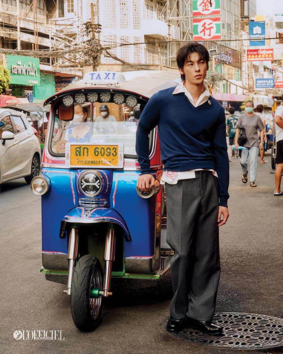 许光汉在曼谷街头📷L：从模特儿到歌手、再到演员，你经历了不同阶段的人生。现在的