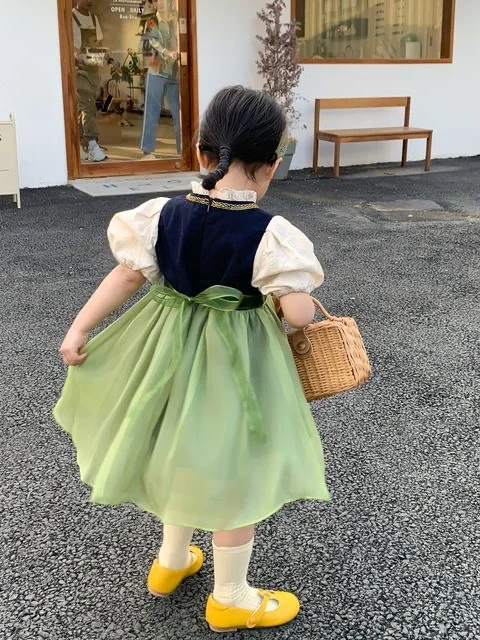 穿上可可爱爱的艾莎公主裙