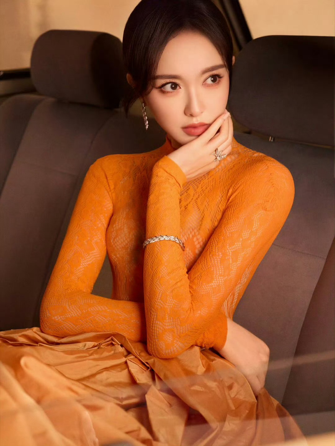 Tiffany请到了真正的妈妈级别让俺微博被唐嫣这套礼服亮眼一下吧！太美了[爱慕