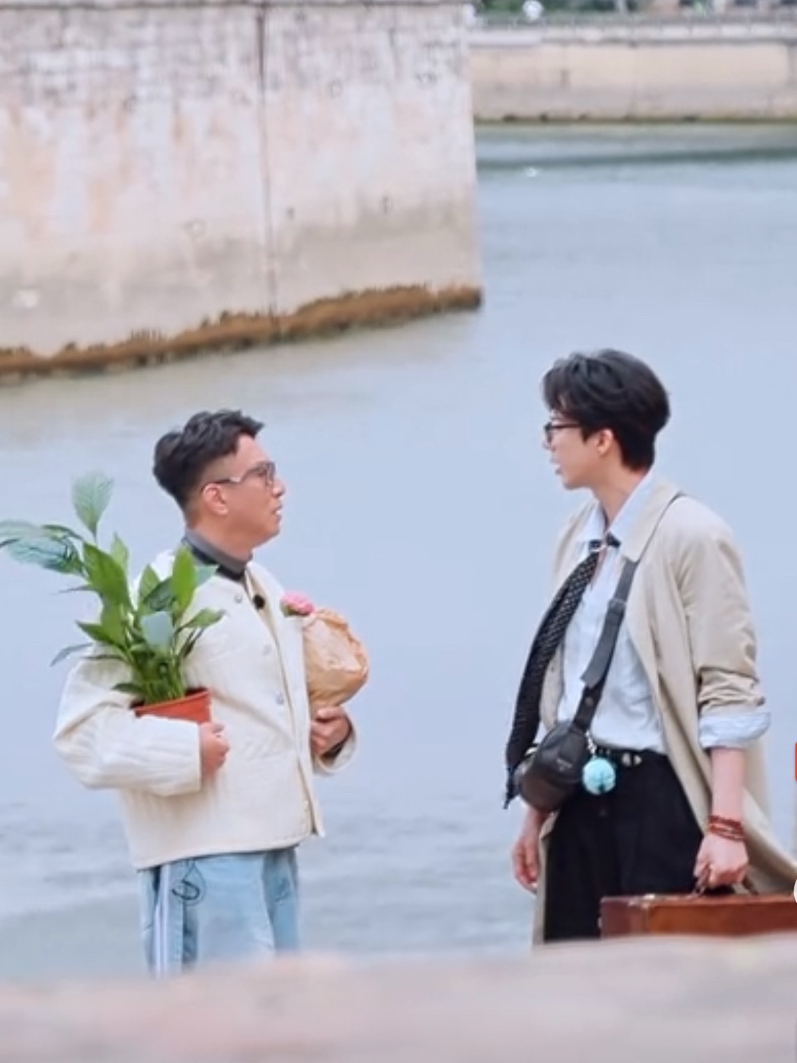 这怎么像在演宇宁和宝鑫呢，两位大哥的法国演的不是浪漫，是搞笑吧？ 