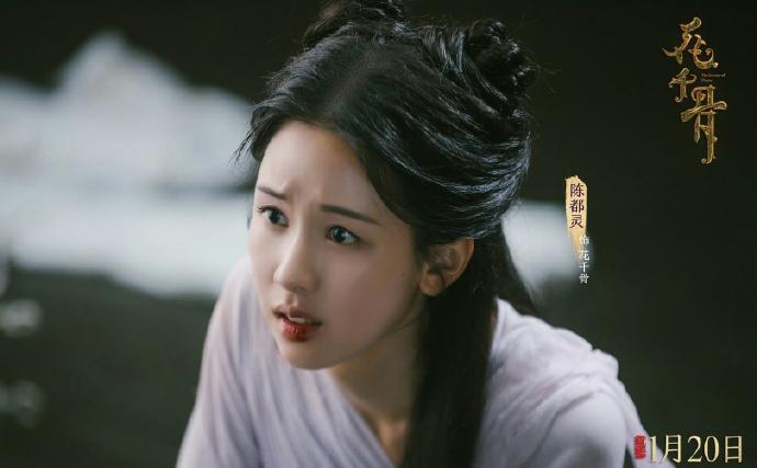 影版《花千骨》的导演，做道歉，是不是在道德绑架网友？

现在一部电影，除了演员要