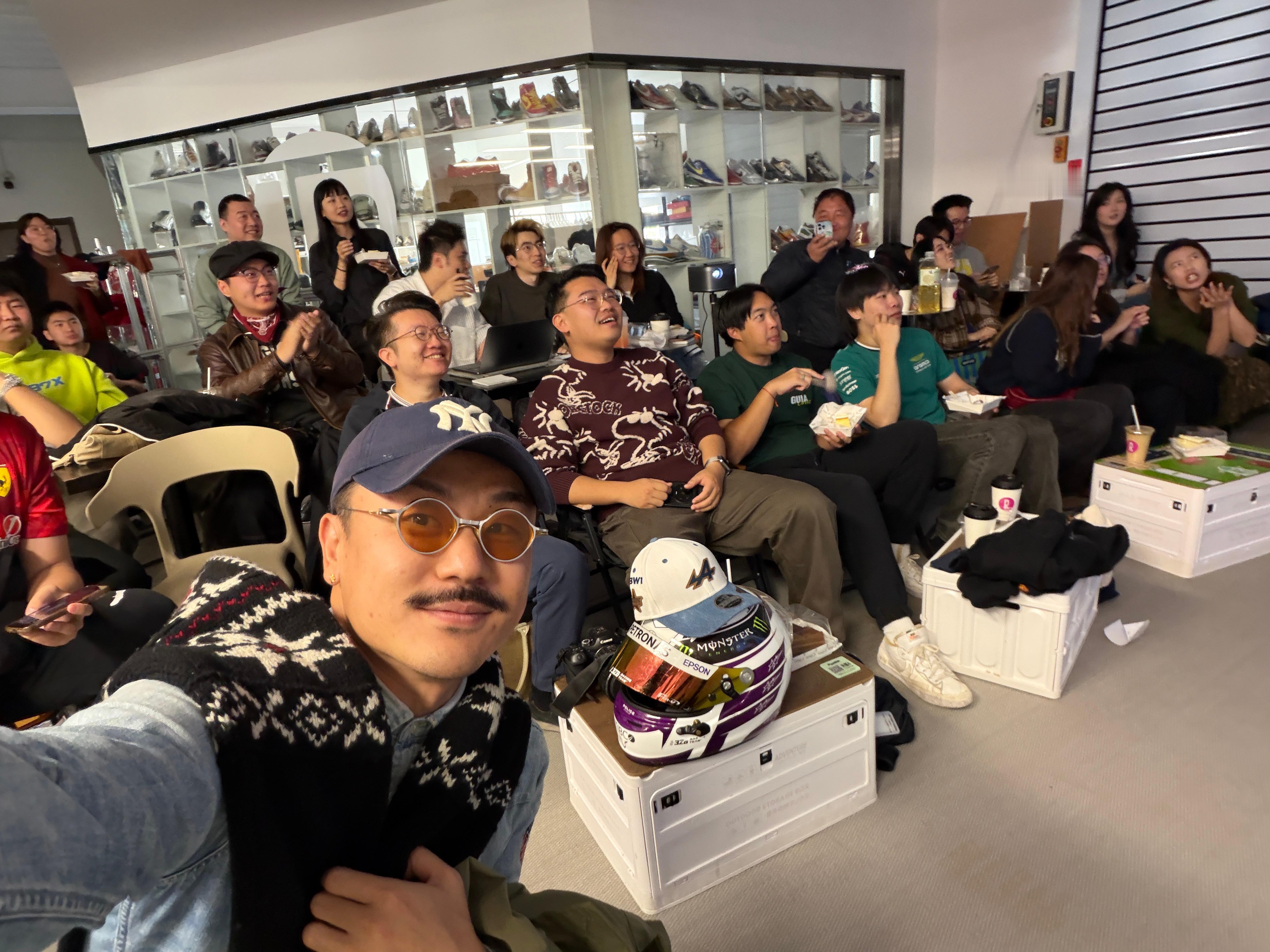 F1拉斯维加斯站好精彩啊‼️看F1来咱燃油巴适氛围超棒哦👏 