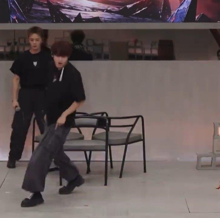 王赫野真的给姚琛来了做水印了王赫野dancebreak王赫野小考有solo独舞小