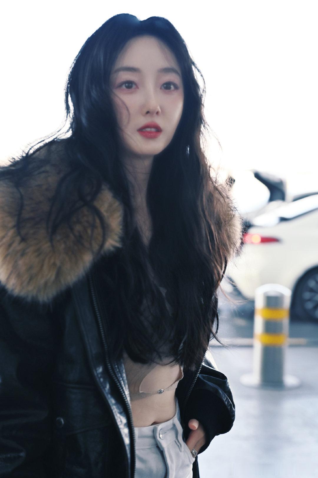 蒋梦婕浪姐出发飞吻 这个飞吻真的太宠爱了吧！节目组你快开播！已经等不及了呀 