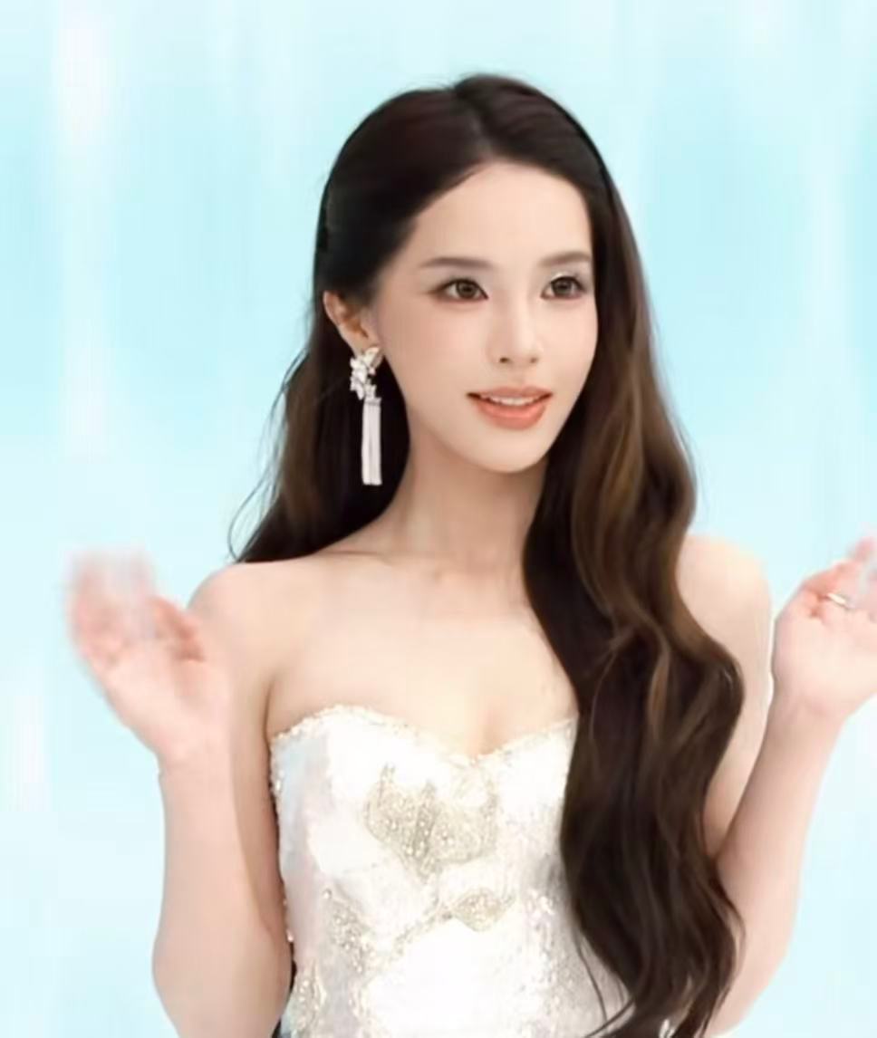 迅猛龙线下也扛打迅猛龙elle好美真是好美一张脸 ​​​