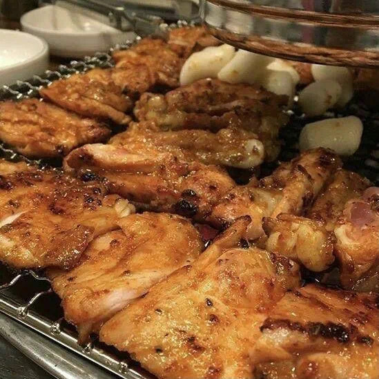 ϩo²³/₁₀.₀₆ ⑅⋆ Friday 🥩🥓香气四溢的食物和相谈甚欢的好友