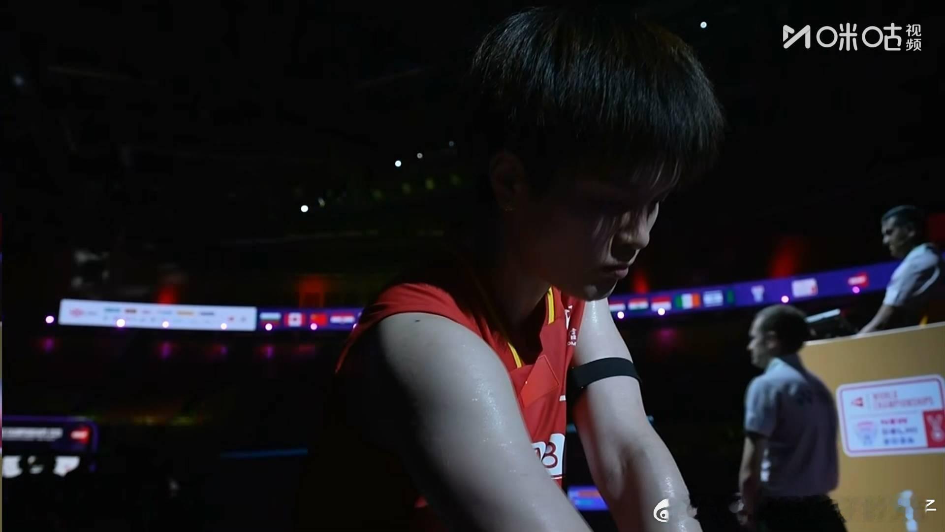 王祉怡22比24安洗莹大比分零比一 第一局的几个局点没有抓住，好可惜 