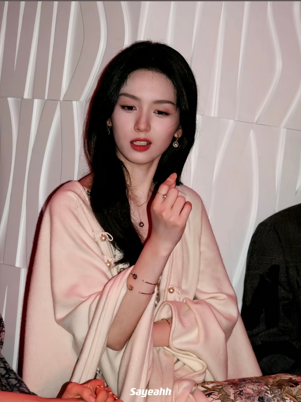 嗑颜bot 周也美人嗔怒不如美人不屑 