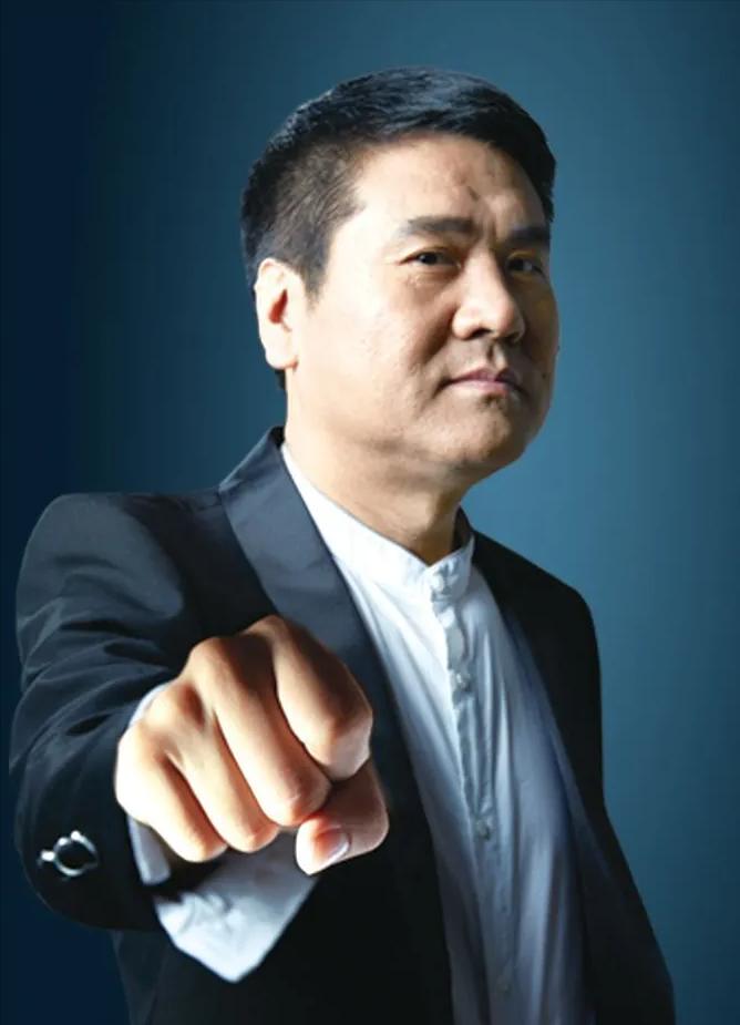 经济学家王福重说，美国这个贸易战啊，打的真不是时候，结果怎么样，失败了，特朗普投