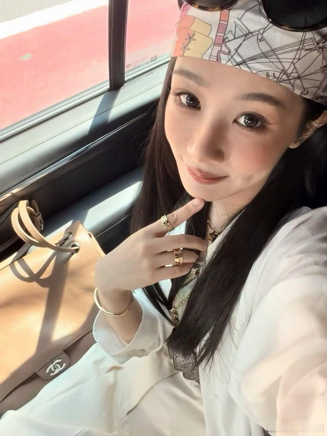 杨紫杨紫董竹君yz杨紫玉兰花开君再来"角色赋予温度，初心承载重量，每一份付出皆有