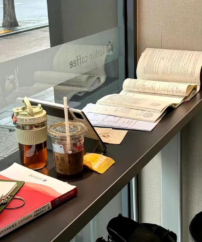 “简短走心适合发朋友圈的句子”

1.随时随性随缘，随你随喜随遇而安。

2.世