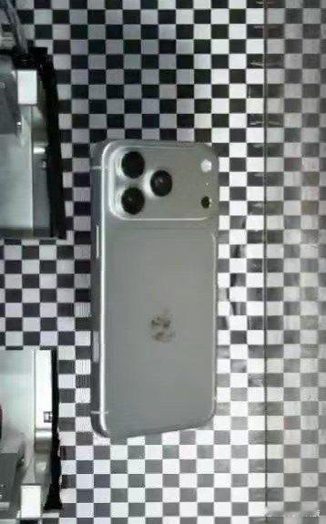 iPhone18Pro或仍用N1芯片iPhone 18 Pro 主板设计和A20