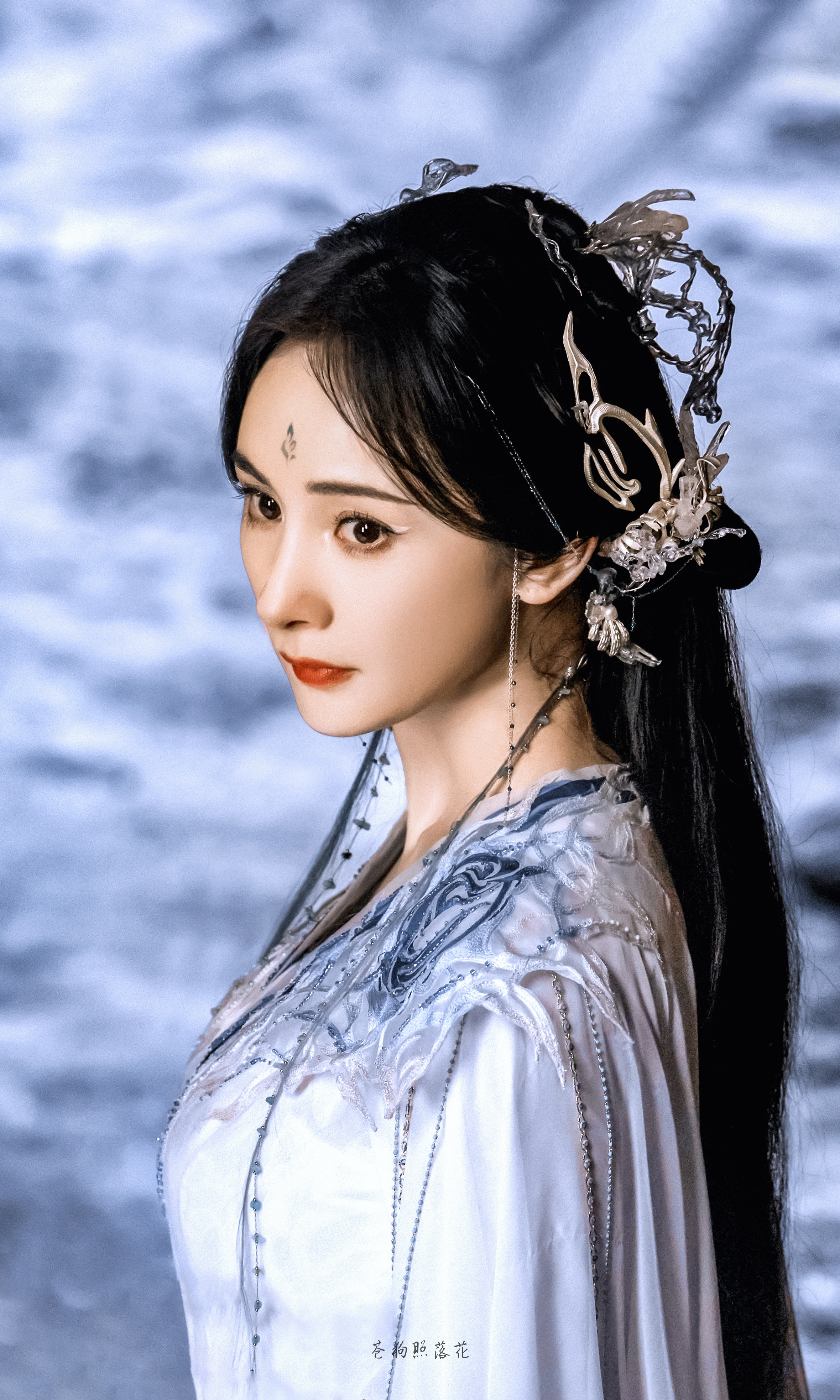 梦回夕瑶🍃🍃🍃杨幂 《狐妖小红娘·月红篇》涂山红红☽ 壁纸-白衣（蓝白） 