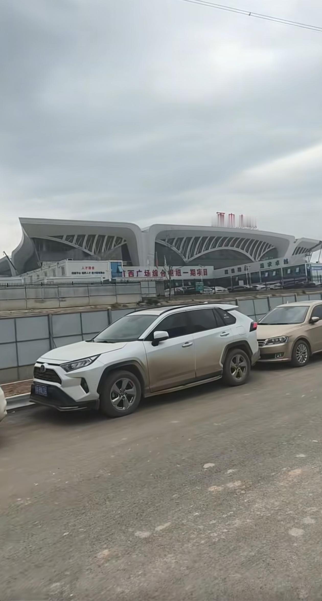 你们觉得西安东站在今年6月底之前能通车吗？