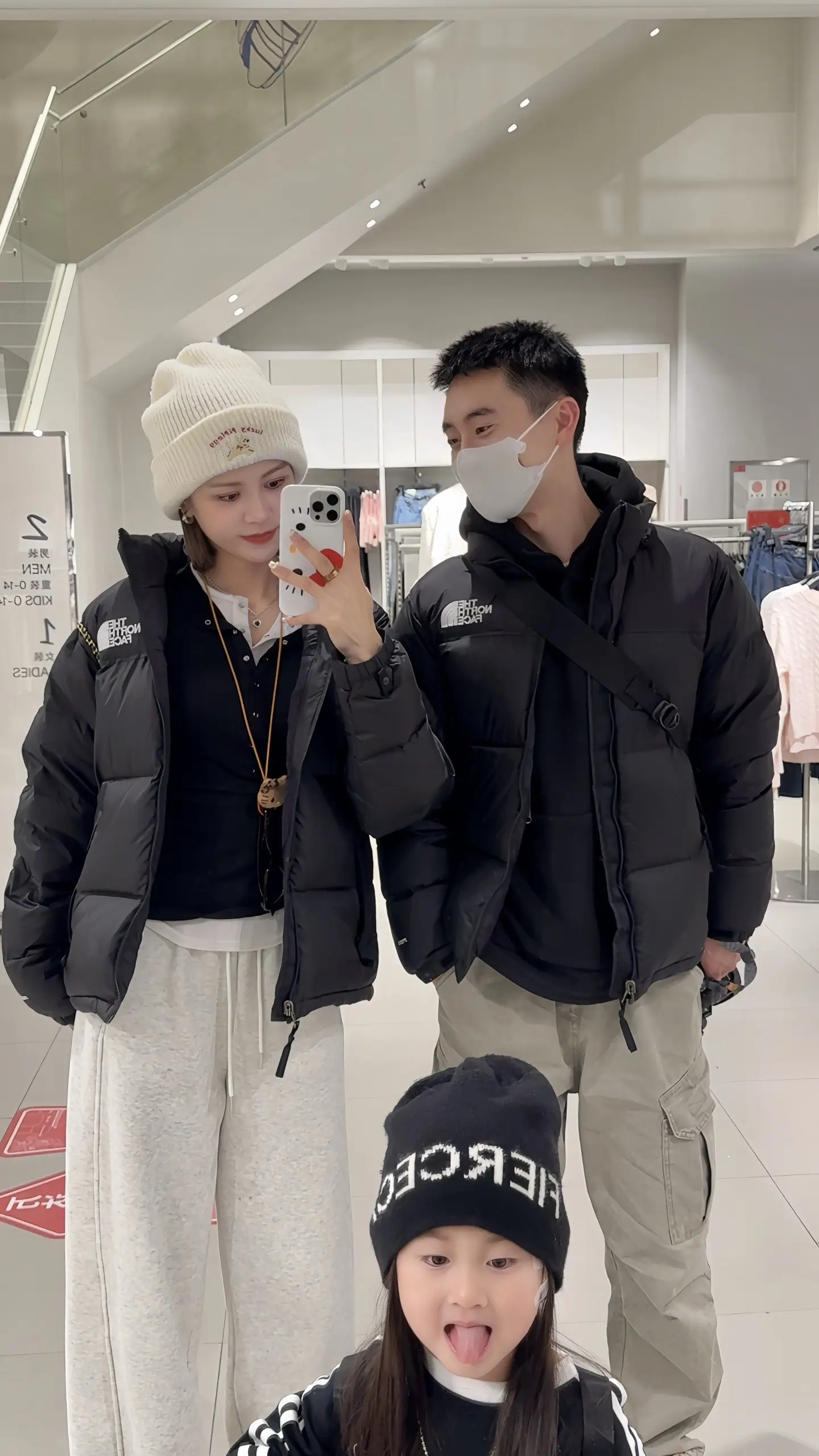 婚姻不是计较和索取 而是互相理解温暖救赎彼此 是在家在厨房有烟火 在外...