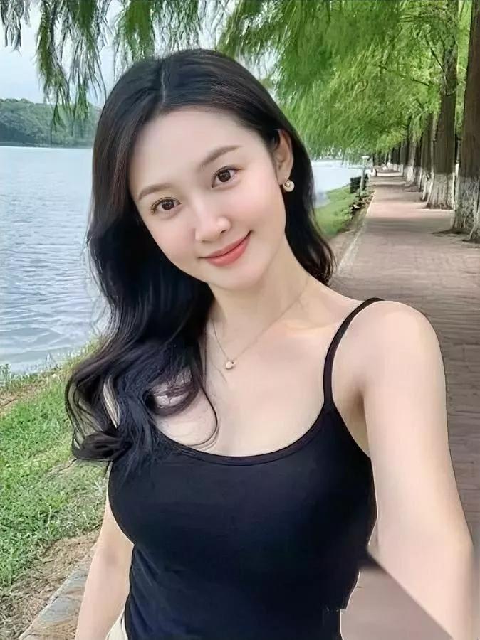 别觉得“运动抗衰”是骗术——我妈用半年打了我的嘴硬脸。

之前她总窝沙发刷短视频