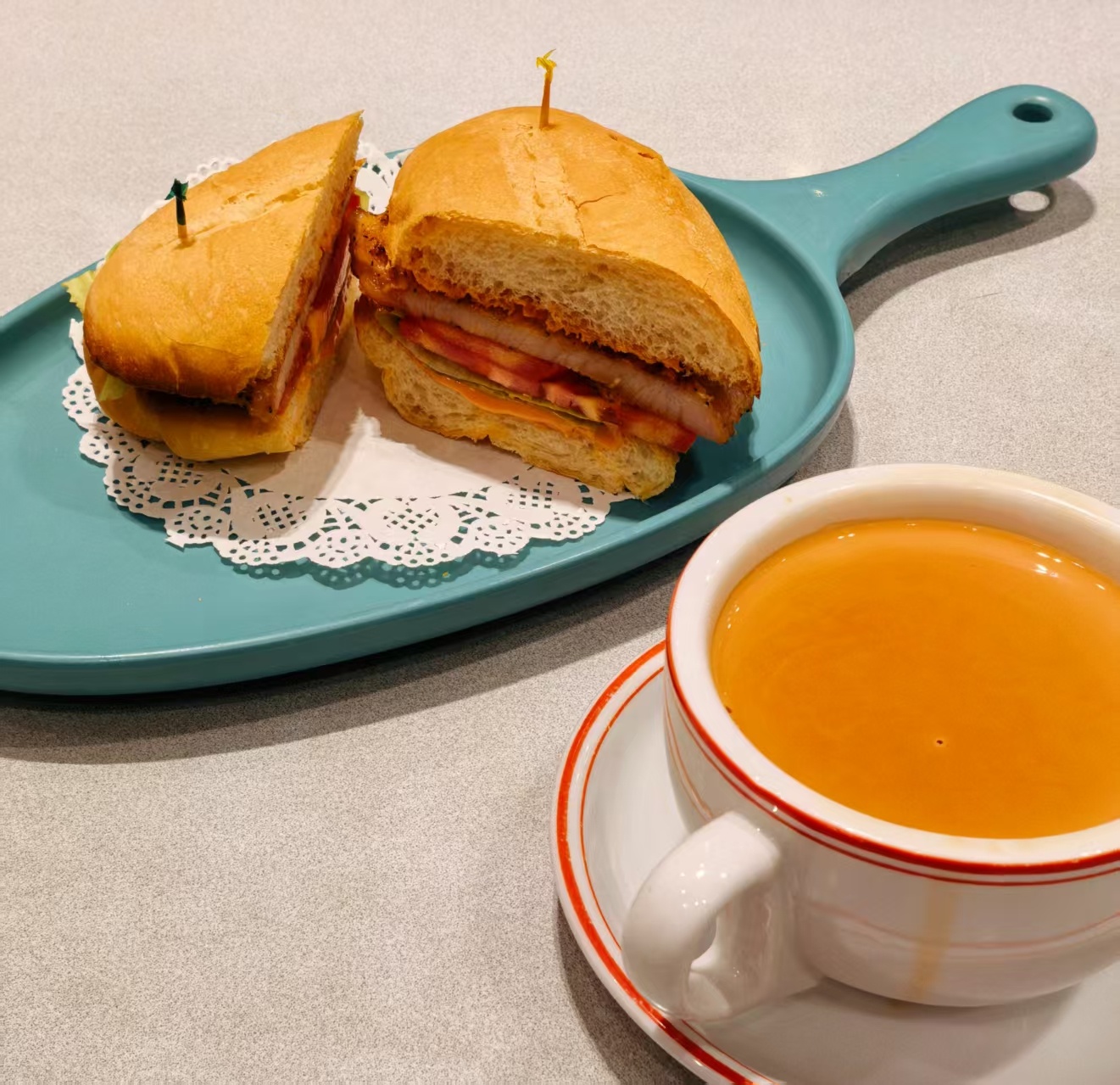 早呀，今天也要好好吃早餐，开启元气满满的一天🥪 ​​​