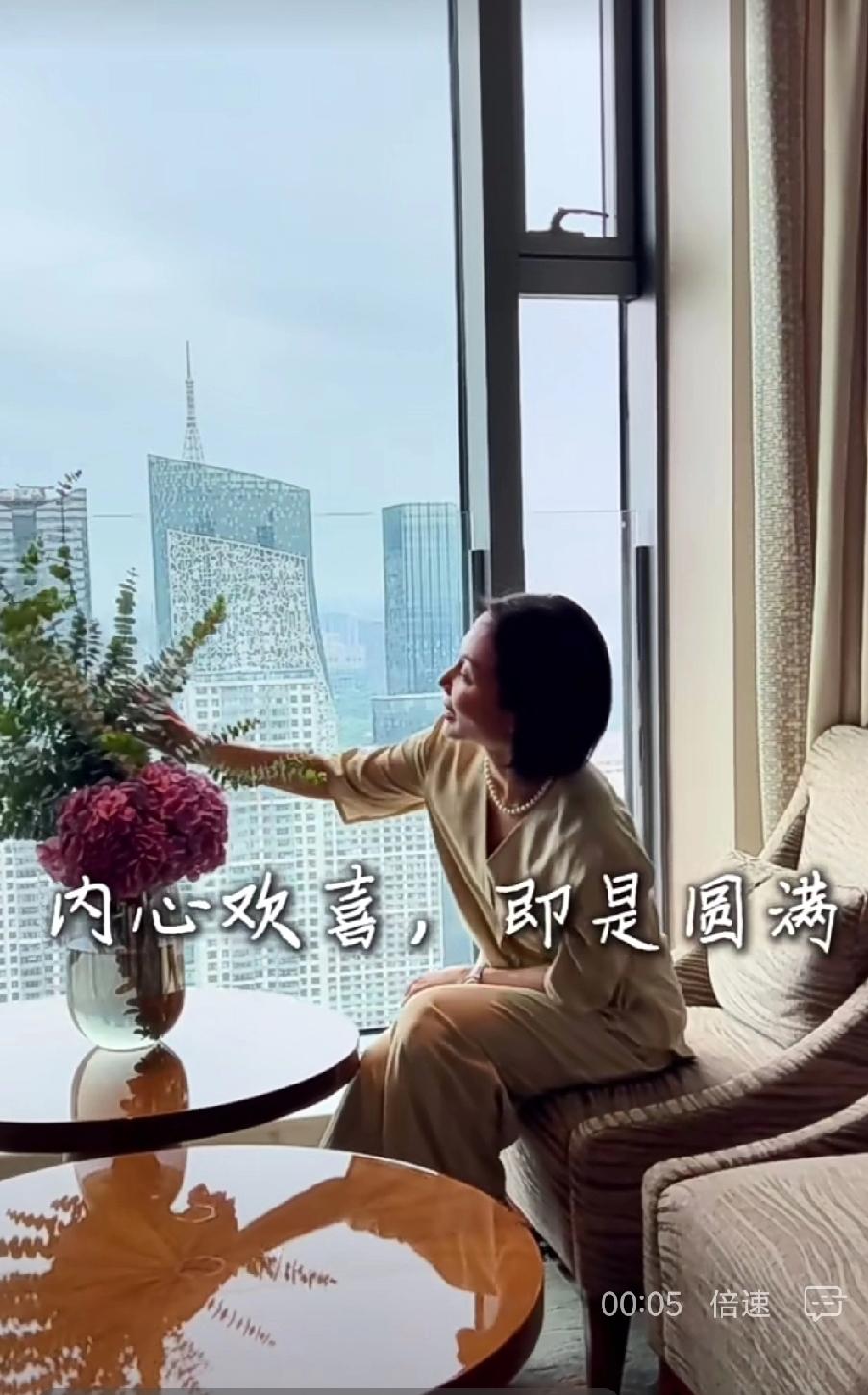 大姑姐这辈子活得有多抠？说出来你们都不信！身上的衣服鞋子就没超过30块的，菜市场