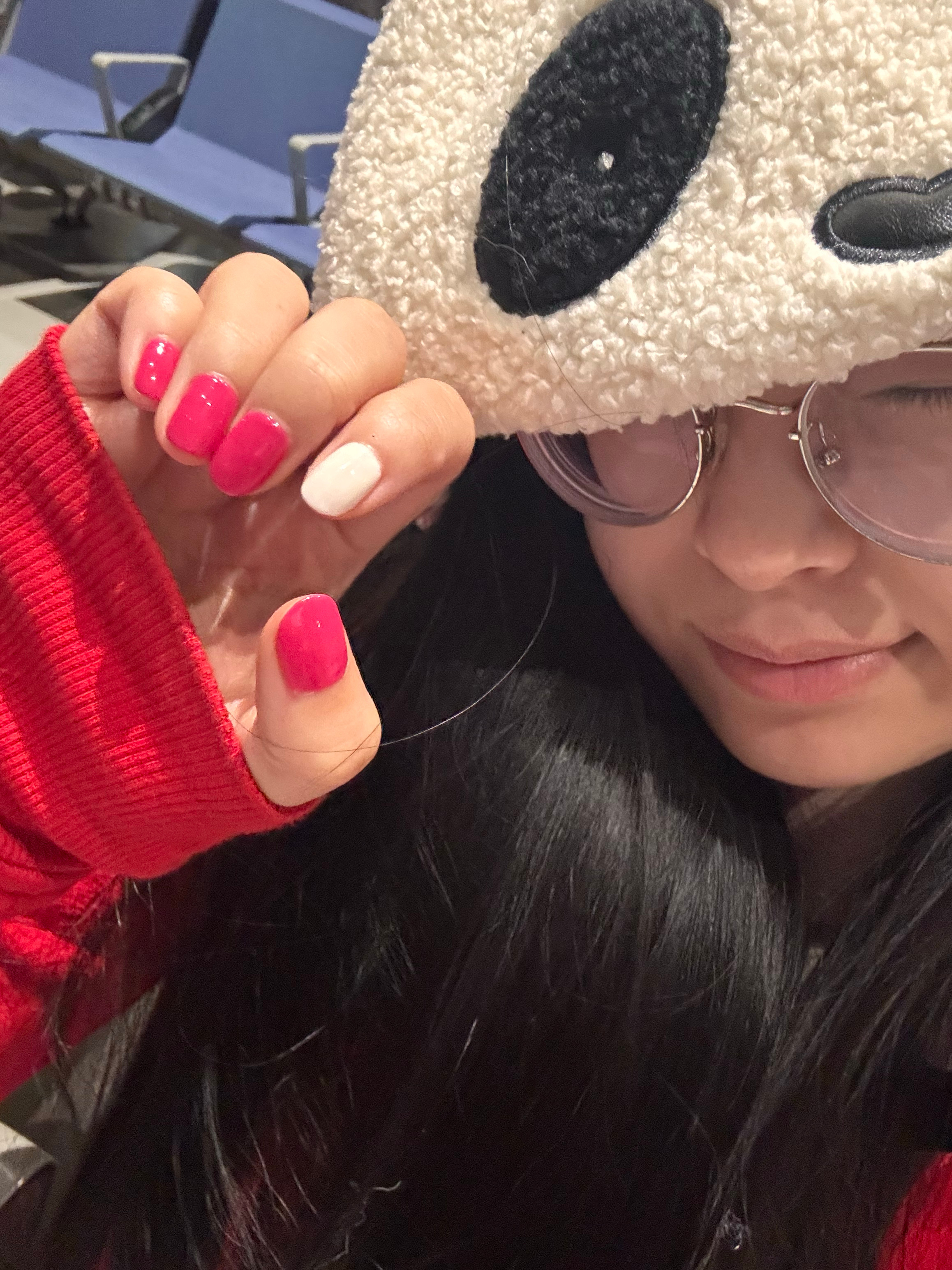 俺妈给俺做的新美甲！！美美出发咯 