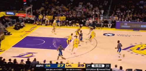 湖人队这个底角一直漏防三分 