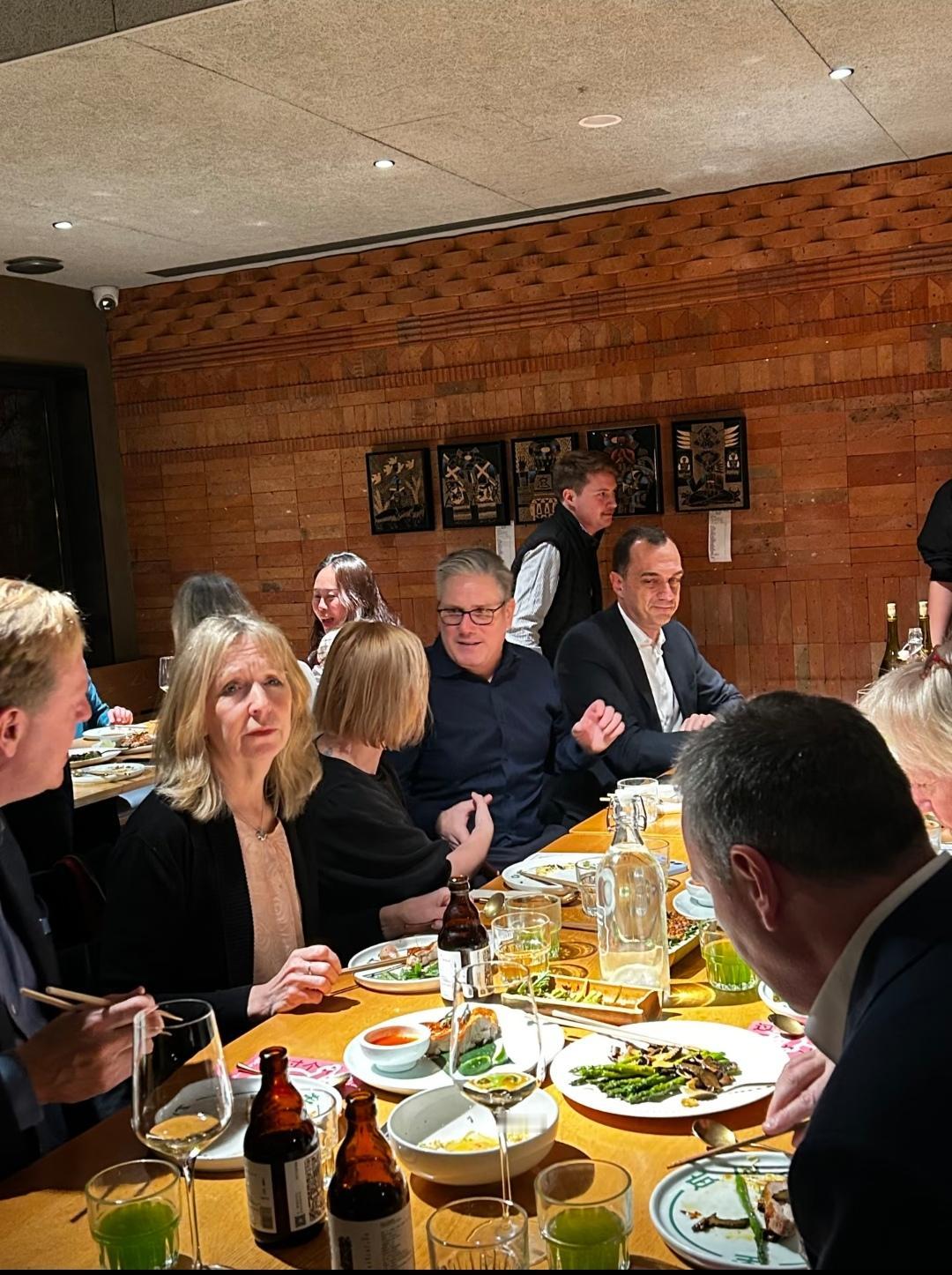 英国首相“打卡”三里屯云南菜！这家店到底有什么魔力？

伦敦唐宁街到北京三里屯，