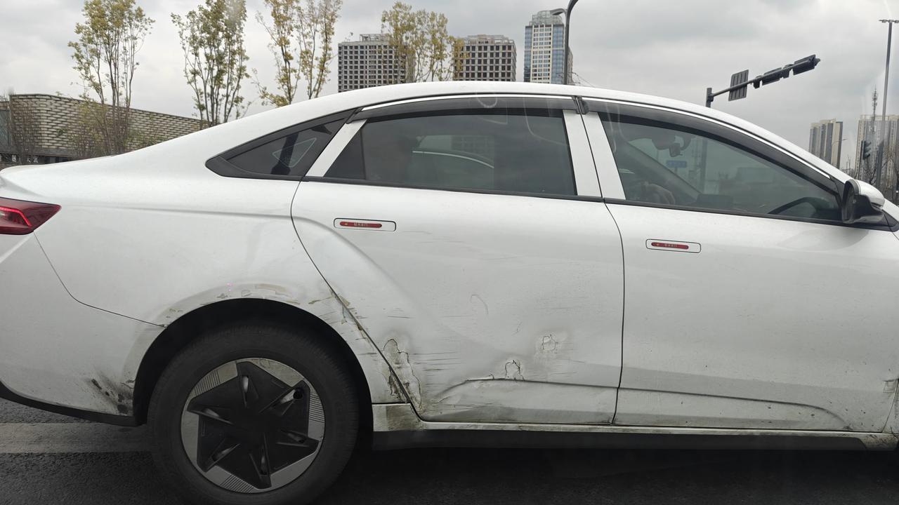 其实选二手车真没必要原版原漆，性价比才是王道。有些瑕疵就是给你砍价用的[呲牙]