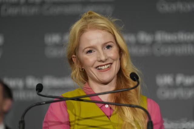 介绍一下胜选的绿党候选人汉娜·斯宾塞（Hannah Spencer），因为我觉得