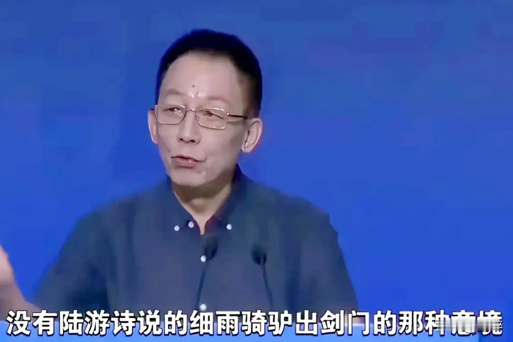 重述了一部史书，自认为观点精妙，就自标为“大家”了，开始对任何事都敢指手画脚、说