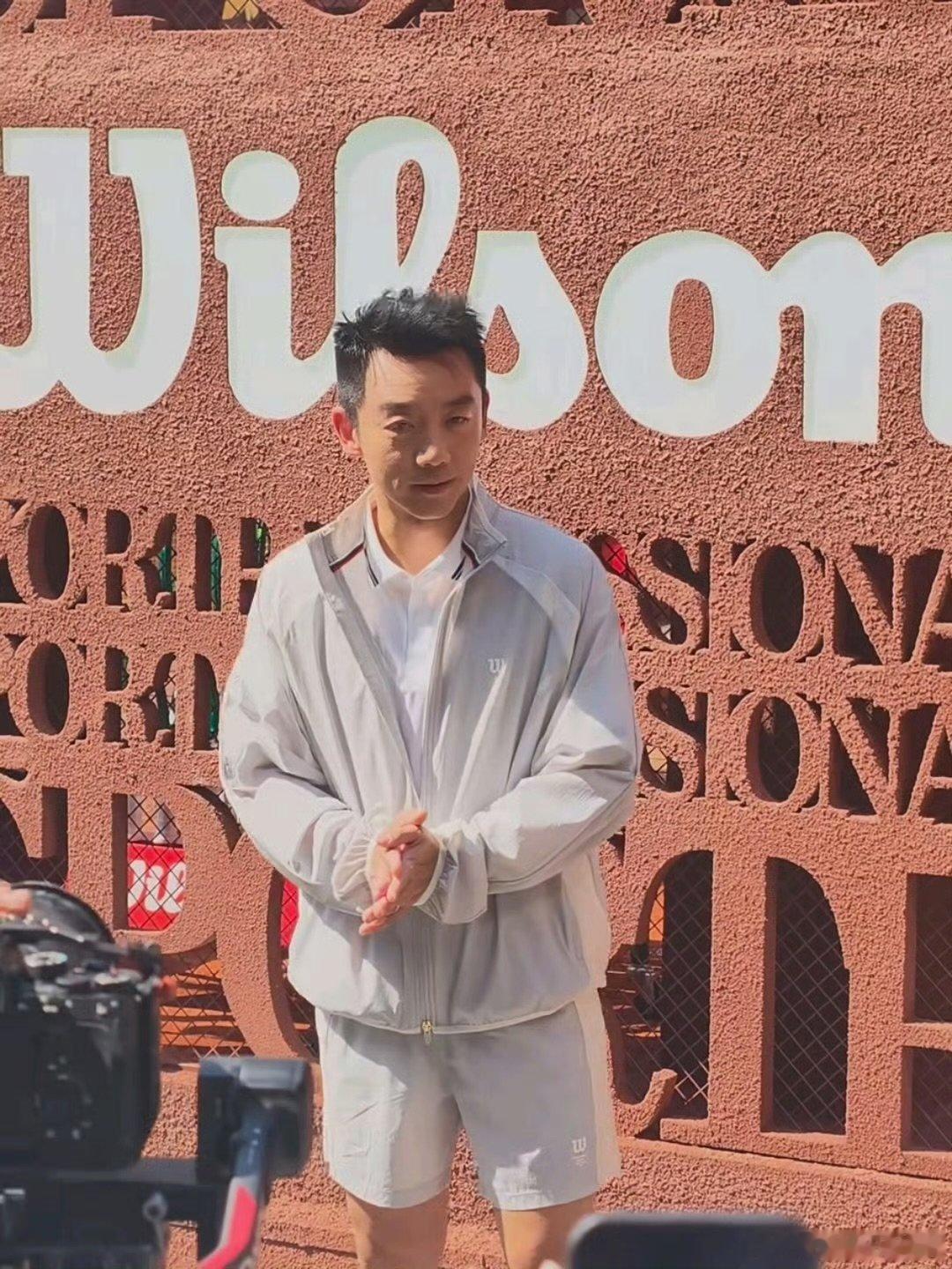 郑恺工作室还招暑假工吗 郑恺全世界第一讲义气，真性情的大方艺人没错了！为了兑现对