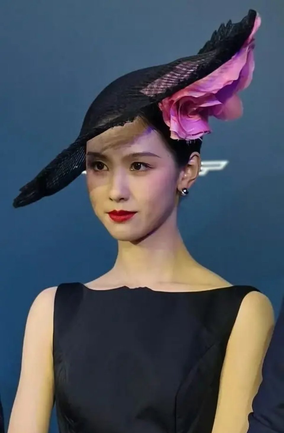 陈都灵生图，是长得不行还是化妆师不行[doge] ​​​