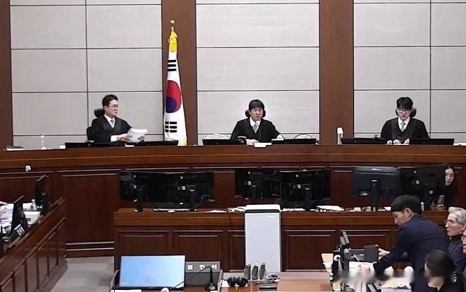7月27日，韩国首尔中央地方法院对尹锡悦涉嫌违反《公职选举法》一案一审已经判处有
