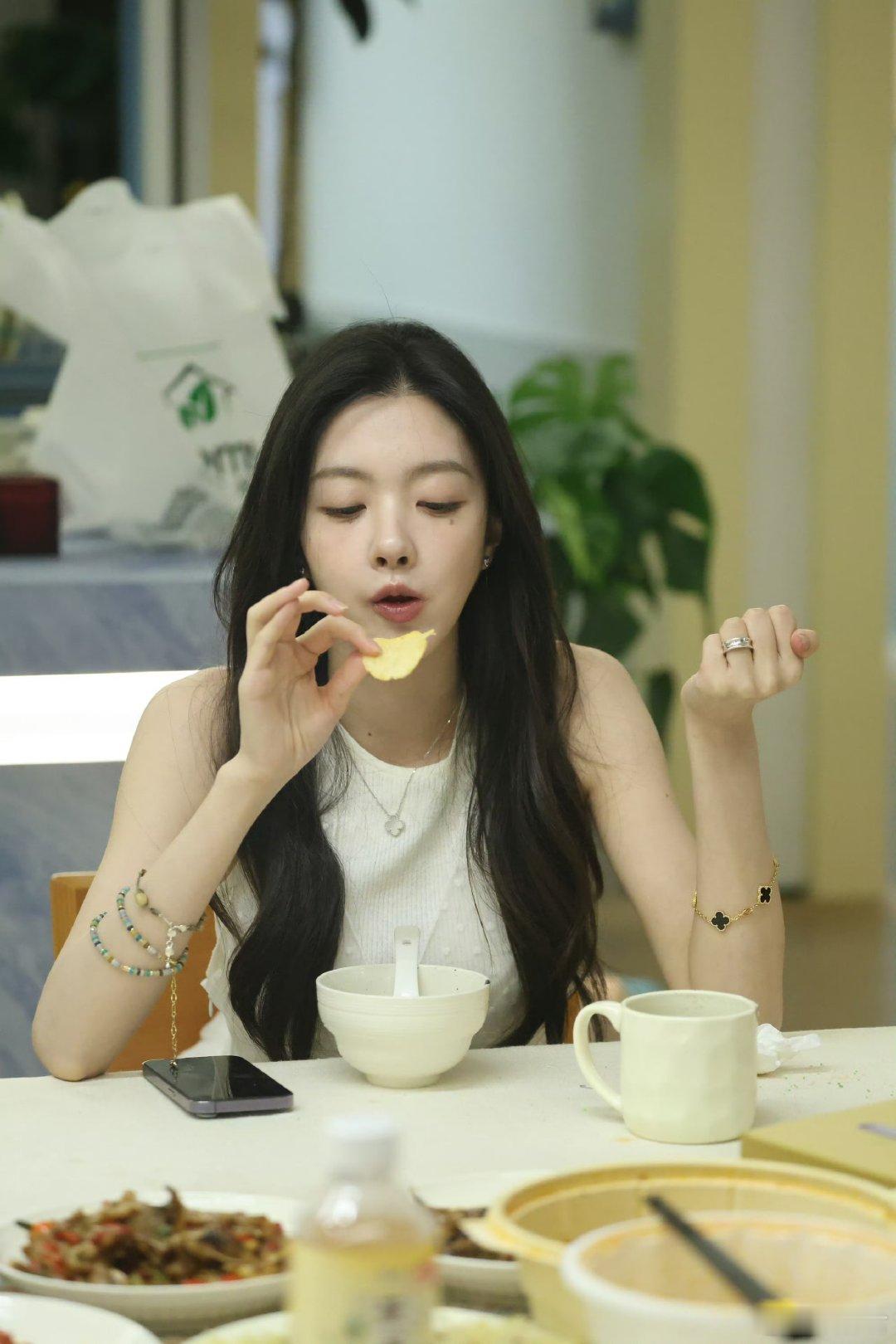 柳柳周佑凌终于约会了柳柳周佑凌成功约会柳柳周佑凌早就该约会了，怎么才约会啊 