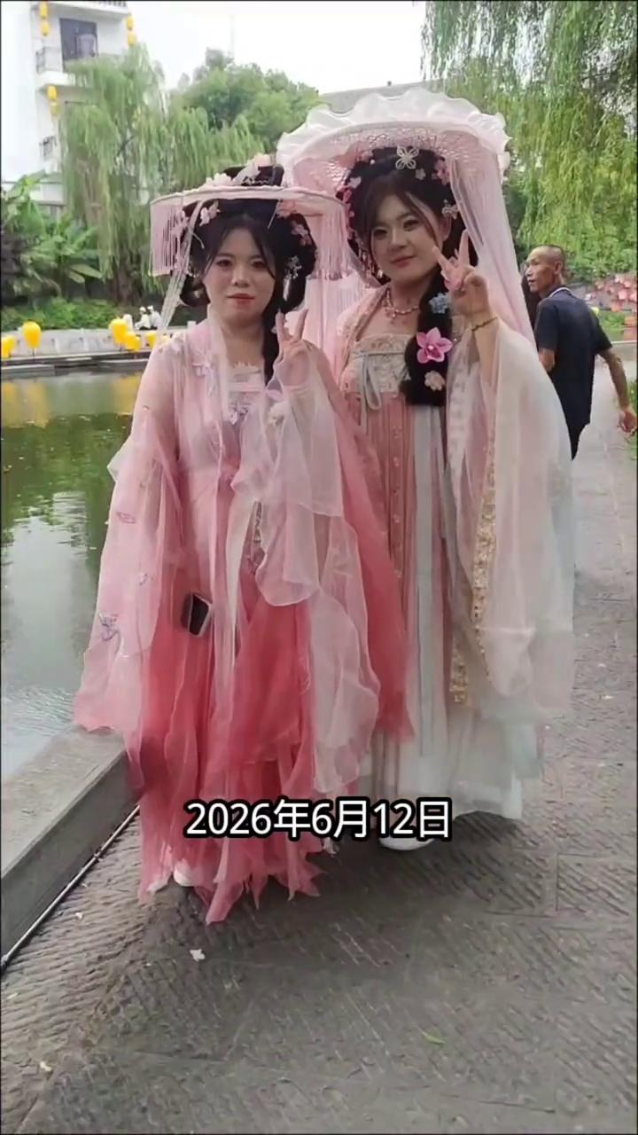 合肥三河古镇美。
大家好，我是陈国新。2026年6月12日，我和我先生自驾来到了