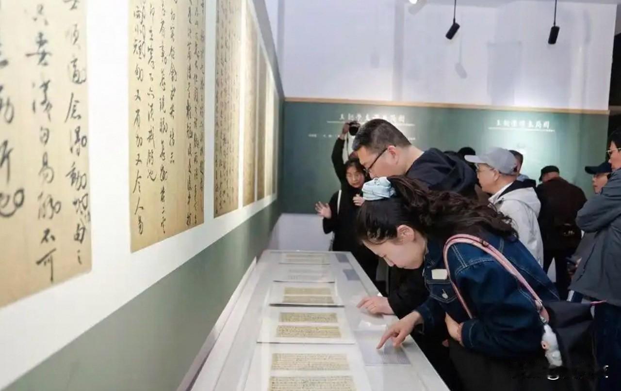 今天不聊国际热点，聊点更有意思的东西。

4月28日“王懿荣和他的朋友圈金石文献