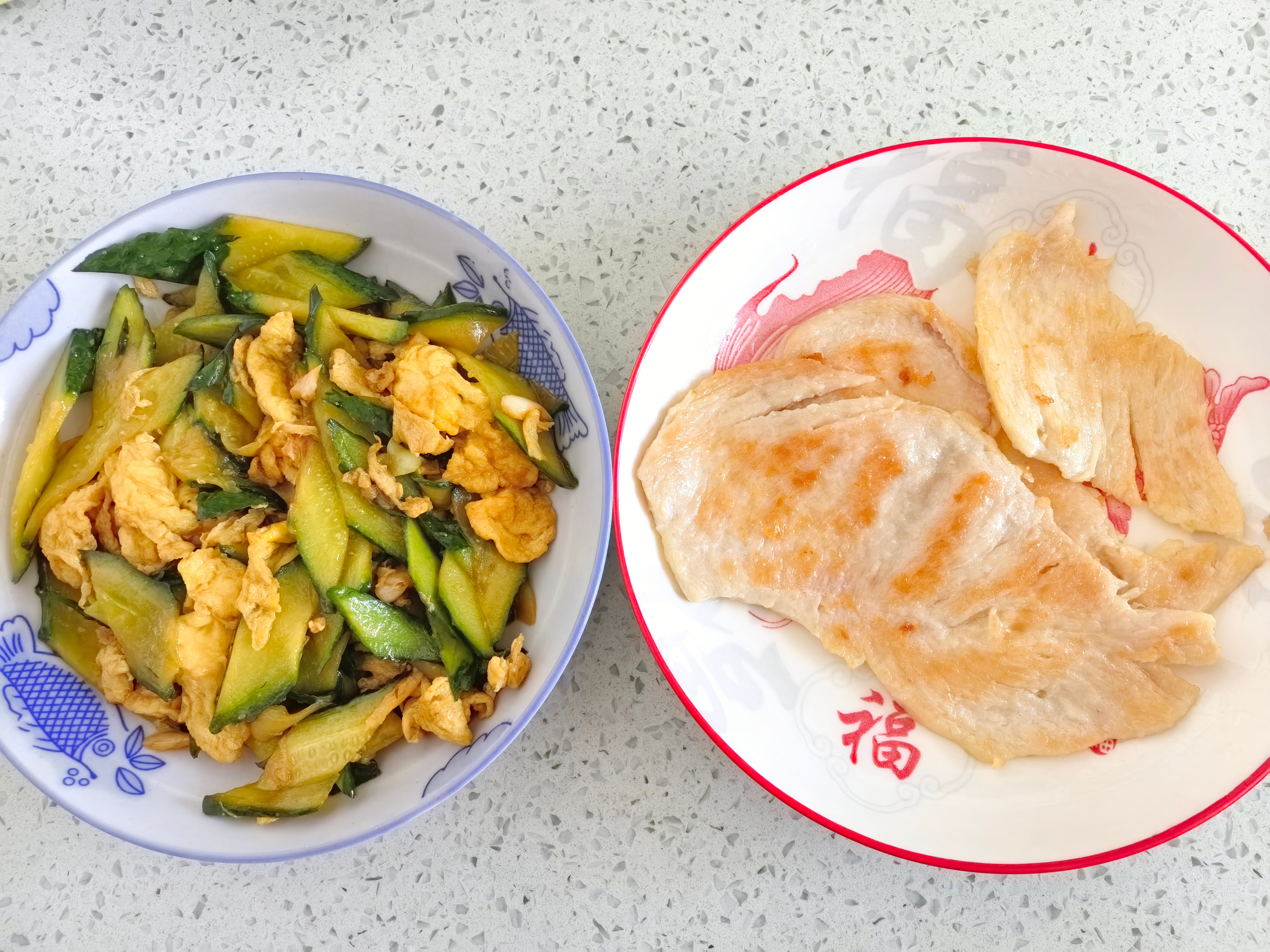 有点懒得动弹了，今天中午如此的省事纯纯的减肥餐呀！ 