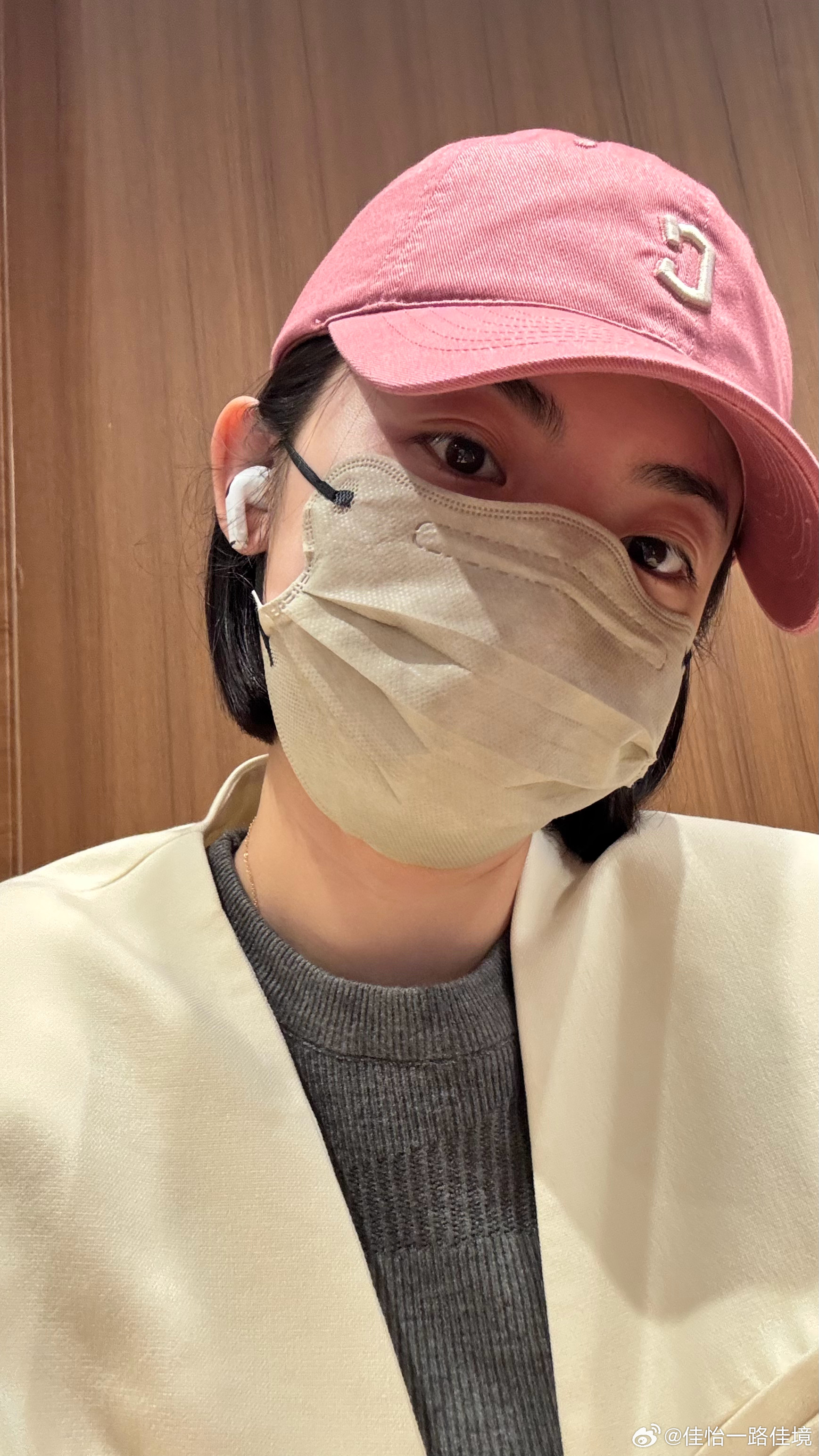 回北京啦！不知道是中了啥病毒，早起小刀剌嗓子 浑身酸软 头晕 耳朵眼疼[苦涩]昨