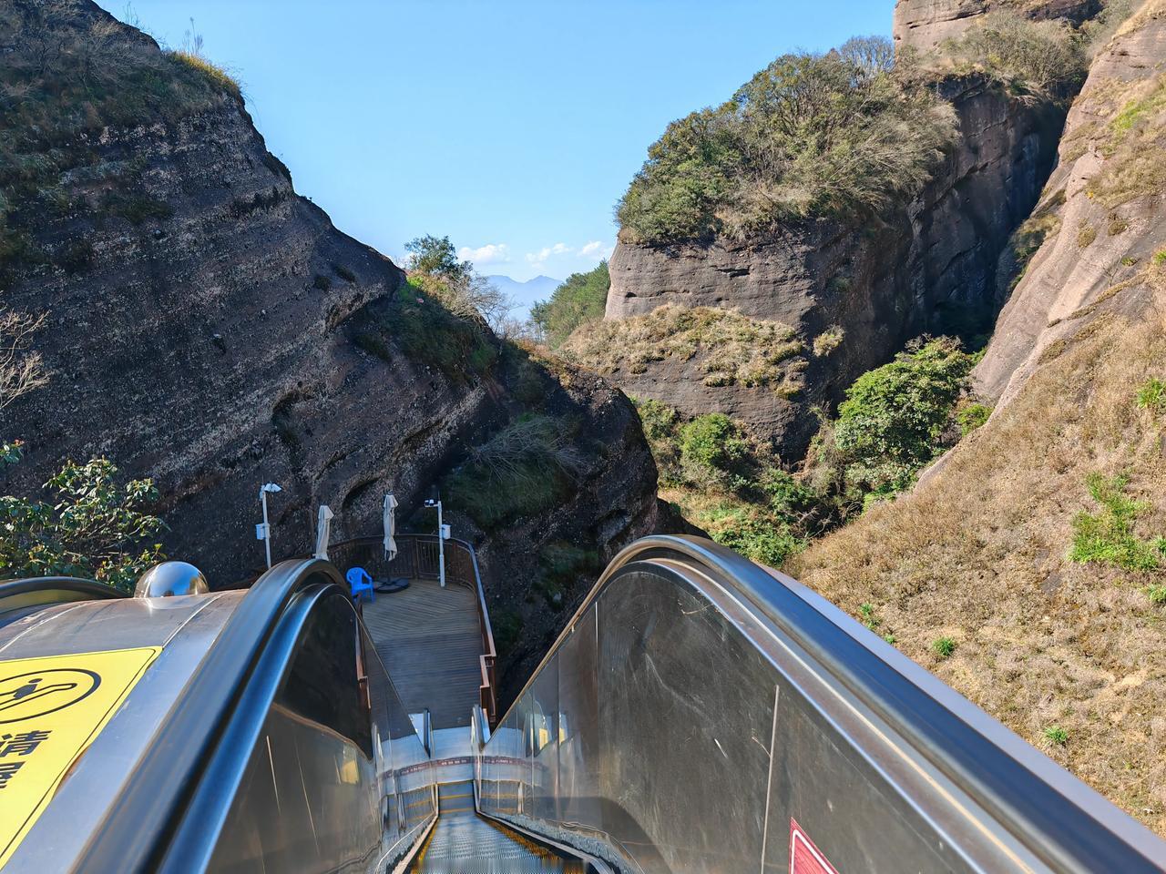 坐电梯上山，想不到能在这个小地方遇上。
真的大开眼界了。