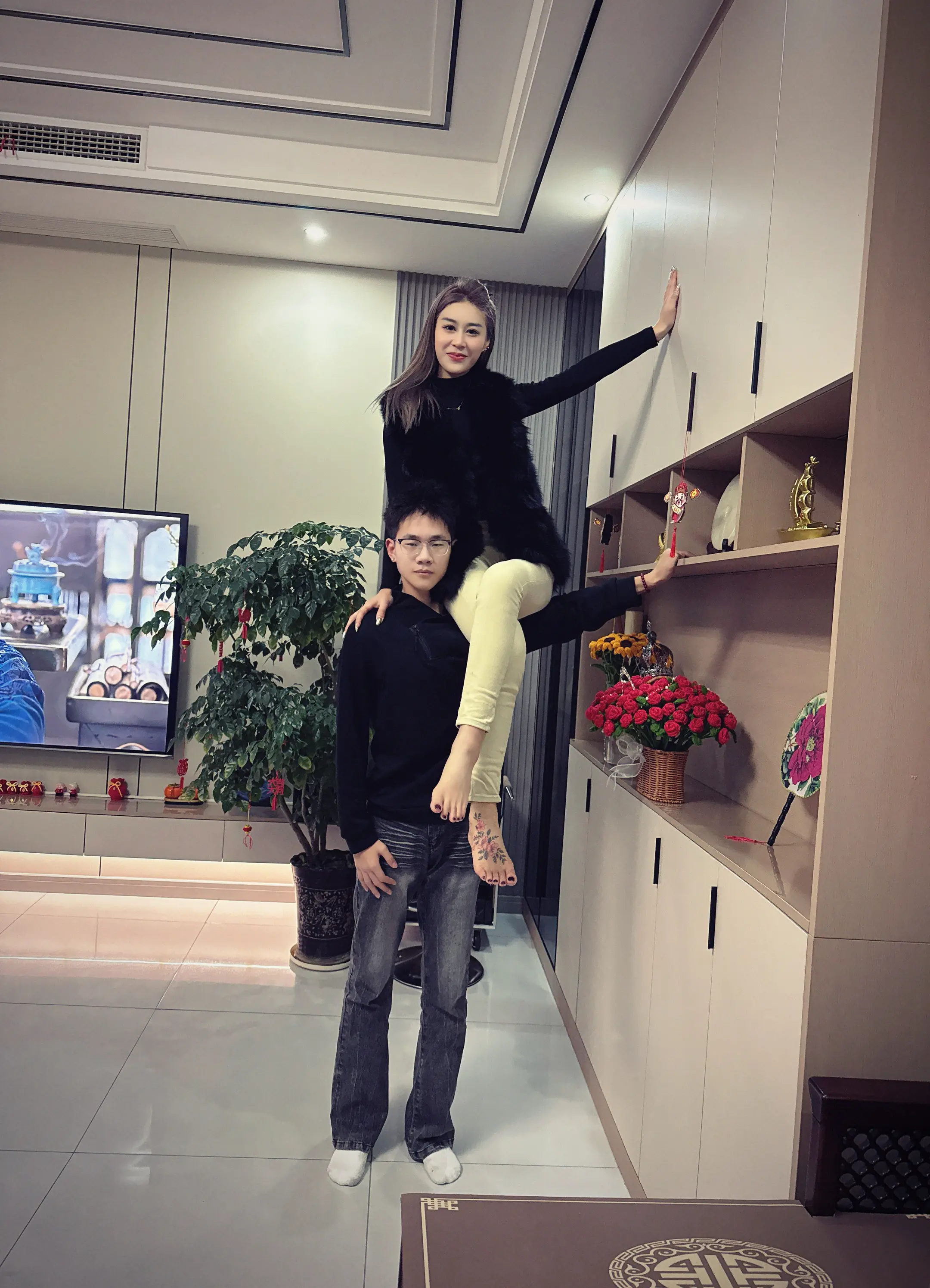 我想 姐弟这一页 应是彼此撑腰 岁岁相望 我细数我珍重