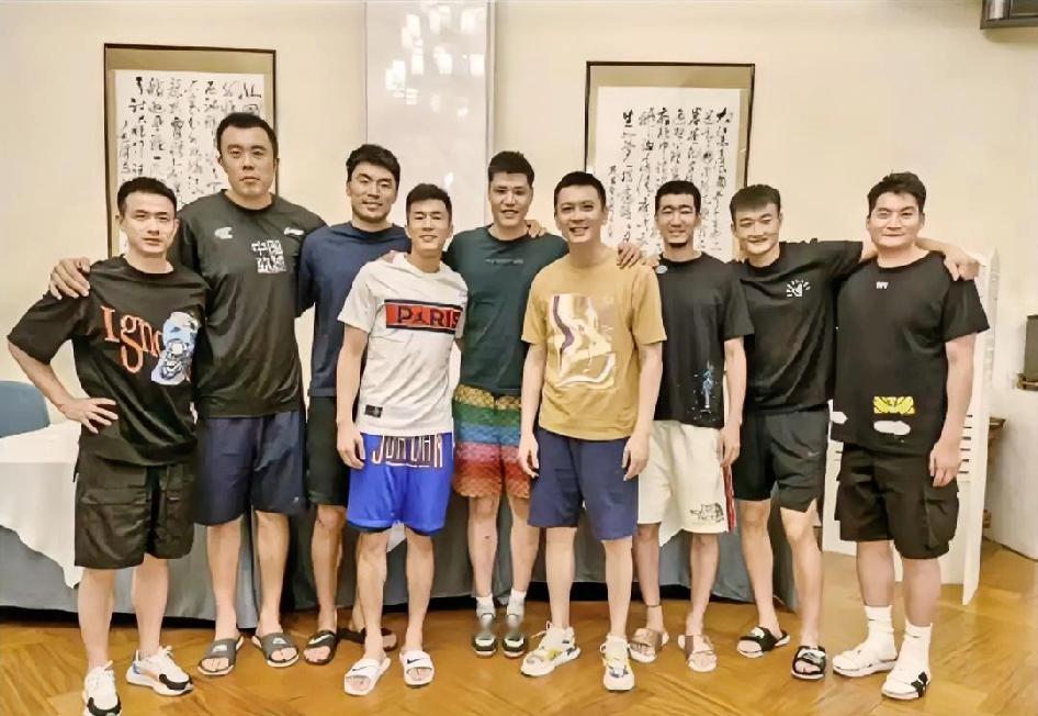 兄弟们！随着二哥晓旭下赛季的退役！辽宁队黄金一代的老人只剩下赵继伟了！为了辽宁队