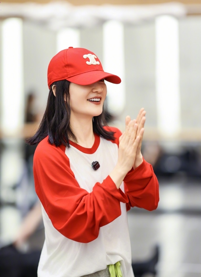 谢娜当妈后状态越发年轻！ 